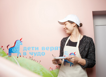 В Новосибирске волонтеры раскрасили стены в палатах Дома ребенка для особенных малышей